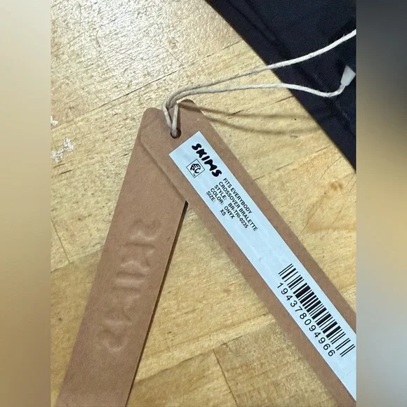 Skims Fits Everybody Triangle Bralette Bra Size xs Onyx Black NWT - Picture 5 of 5